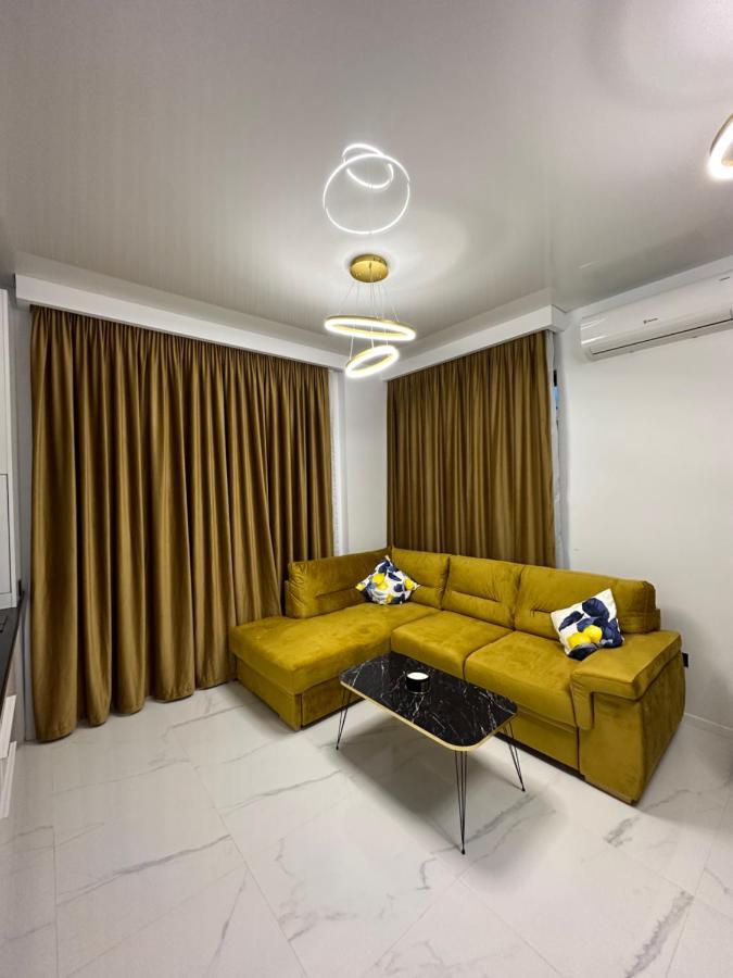 Studio303 By Allegio: Mamaia's Seaside Luxury Near Finest Clubs & Beaches Apartment *