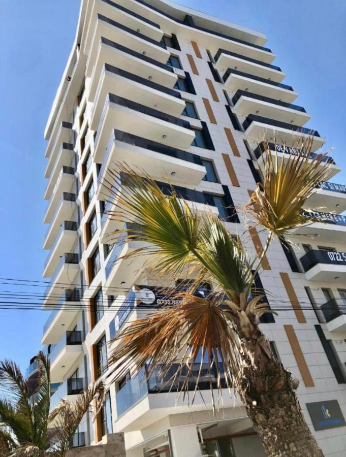 Studio303 By Allegio: Mamaia's Seaside Luxury Near Finest Clubs & Beaches Apartment