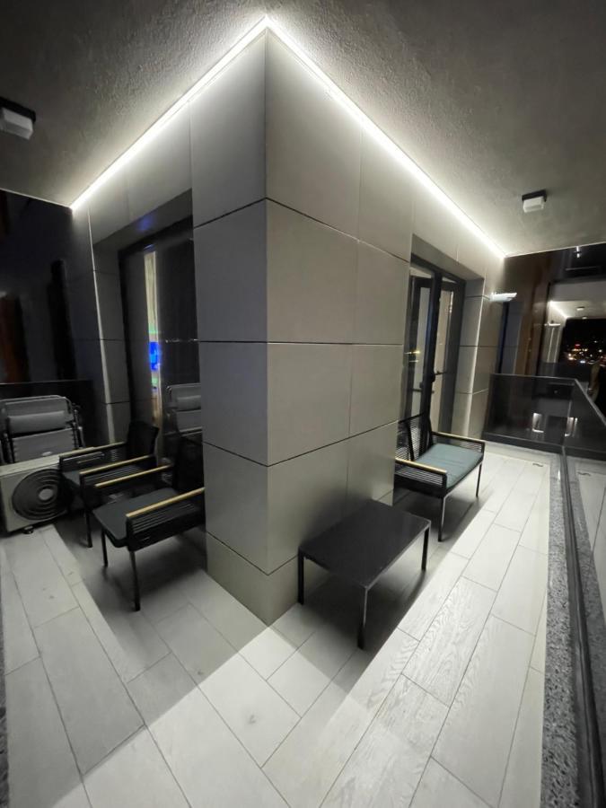 Apartment Studio303 By Allegio: Mamaia's Seaside Luxury Near Finest Clubs & Beaches *