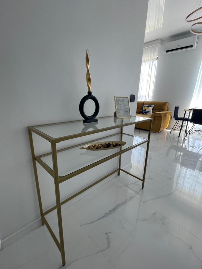 Apartment Studio303 By Allegio: Mamaia's Seaside Luxury Near Finest Clubs & Beaches Mamaia
