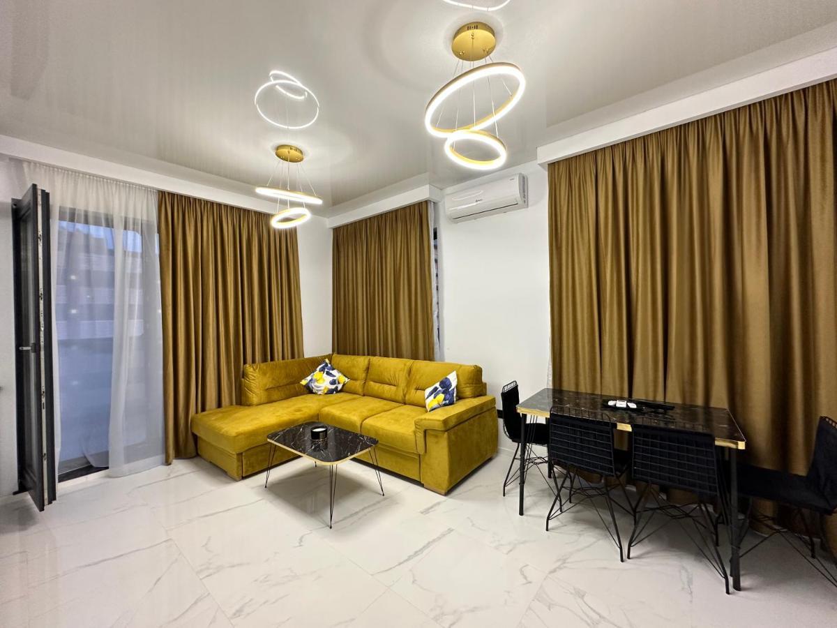 Apartment Studio303 By Allegio: Mamaia's Seaside Luxury Near Finest Clubs & Beaches *