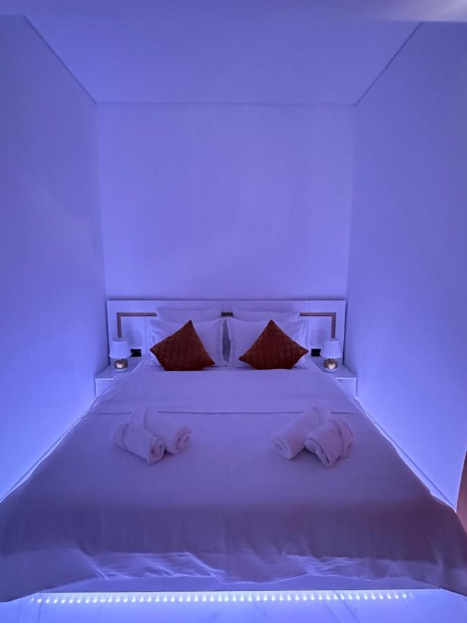 Apartment Studio303 By Allegio: Mamaia's Seaside Luxury Near Finest Clubs & Beaches Mamaia